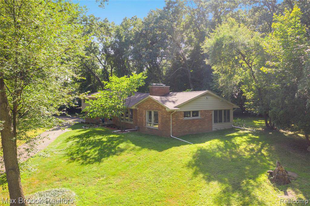 4882 Malibu Drive - Photo 1