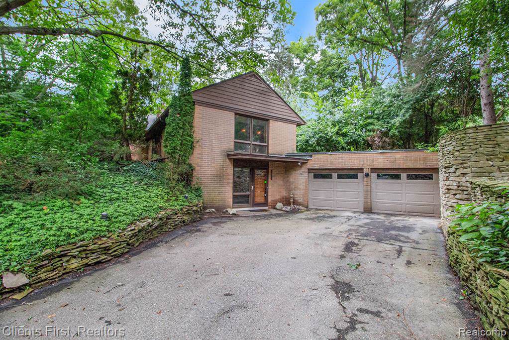 1034 Robin Road - Photo 1
