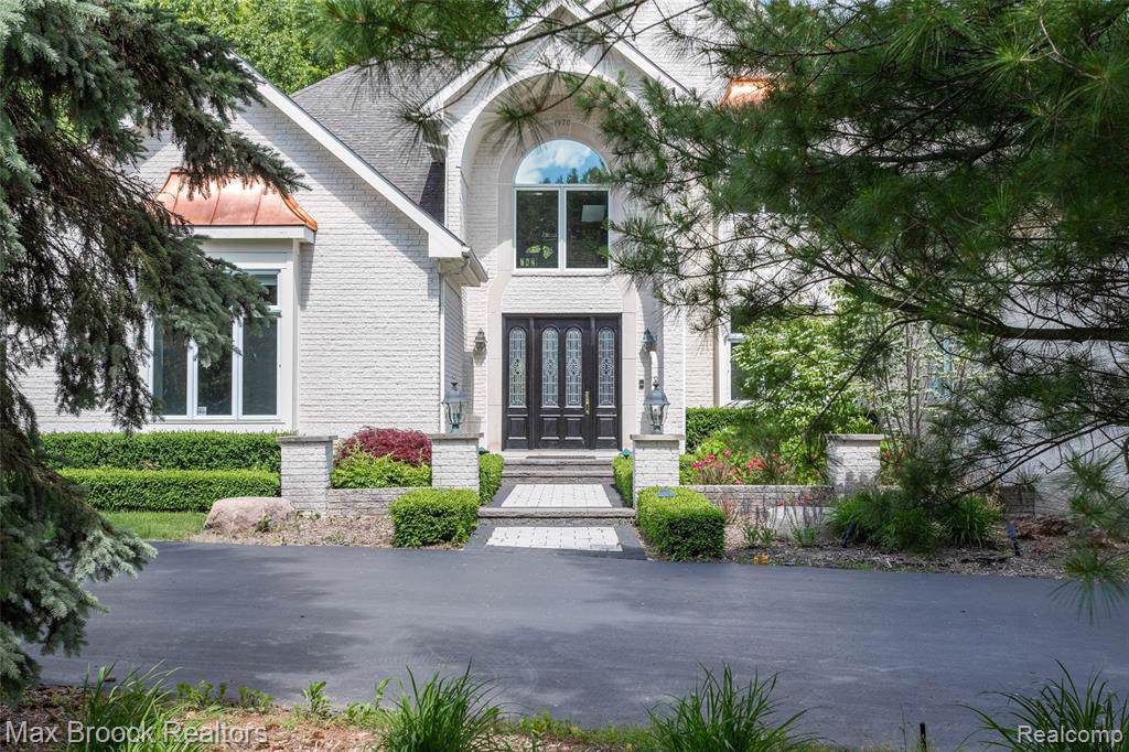 1970 Oak Pointe Drive - Photo 1
