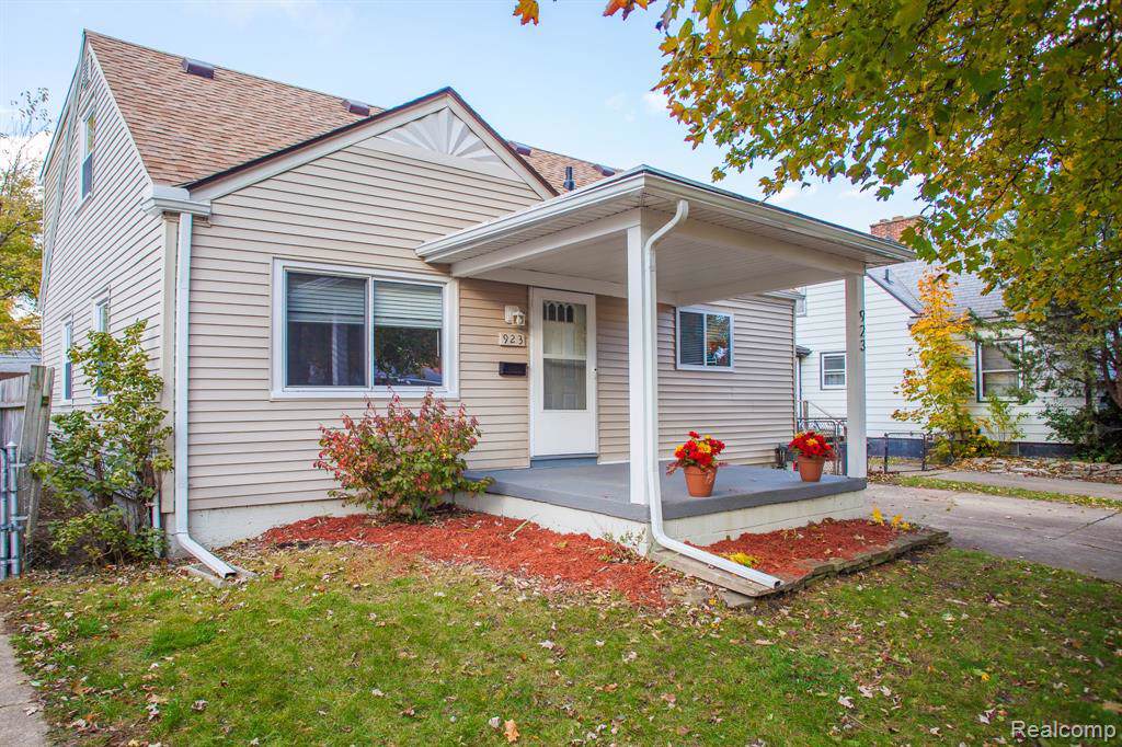 923 Robert Avenue - Photo 1