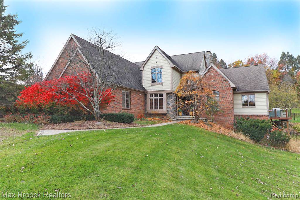 3850 Foxthorn Crt - Photo 1