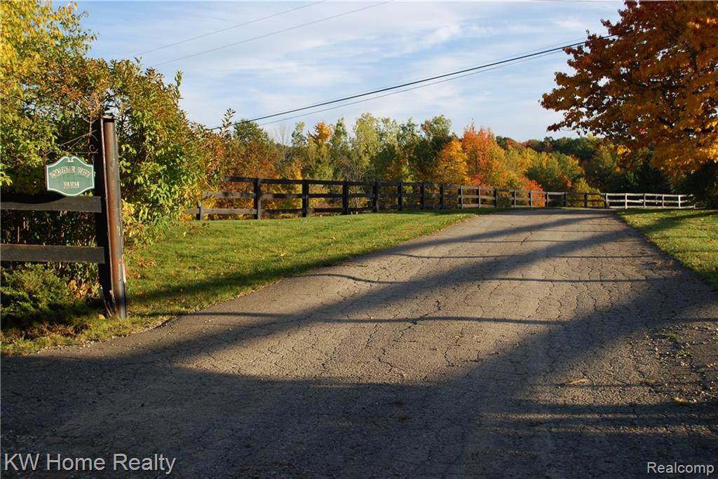 3200 Oakwood Road - Photo 1