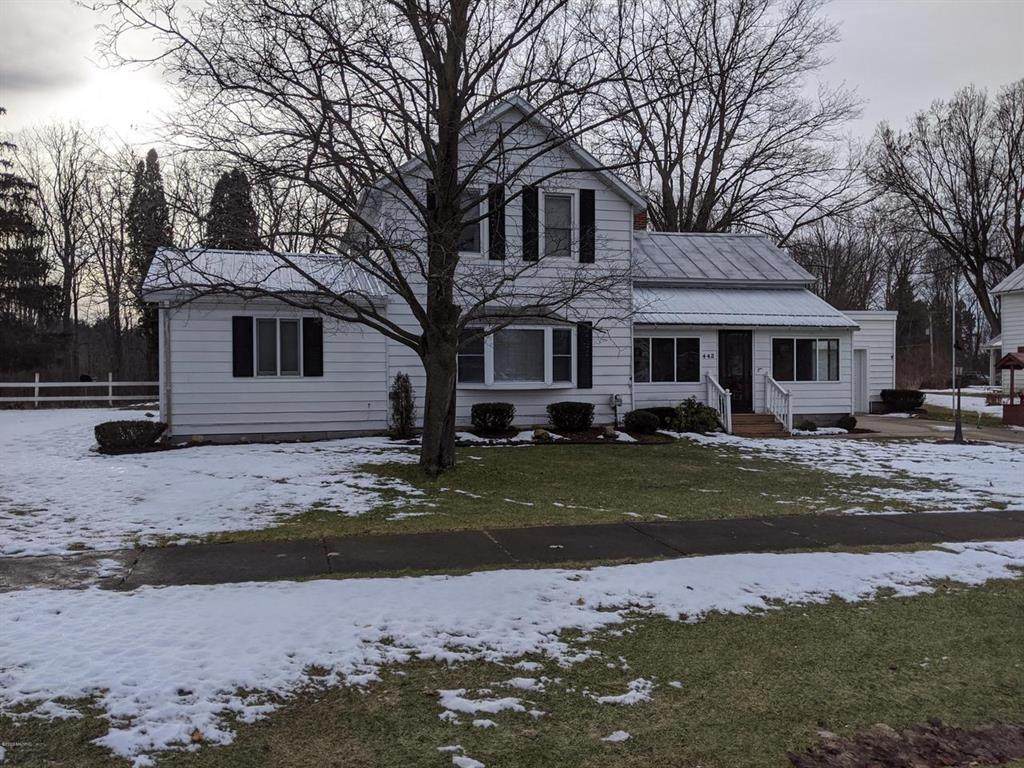 442 Hanover St - Photo 1
