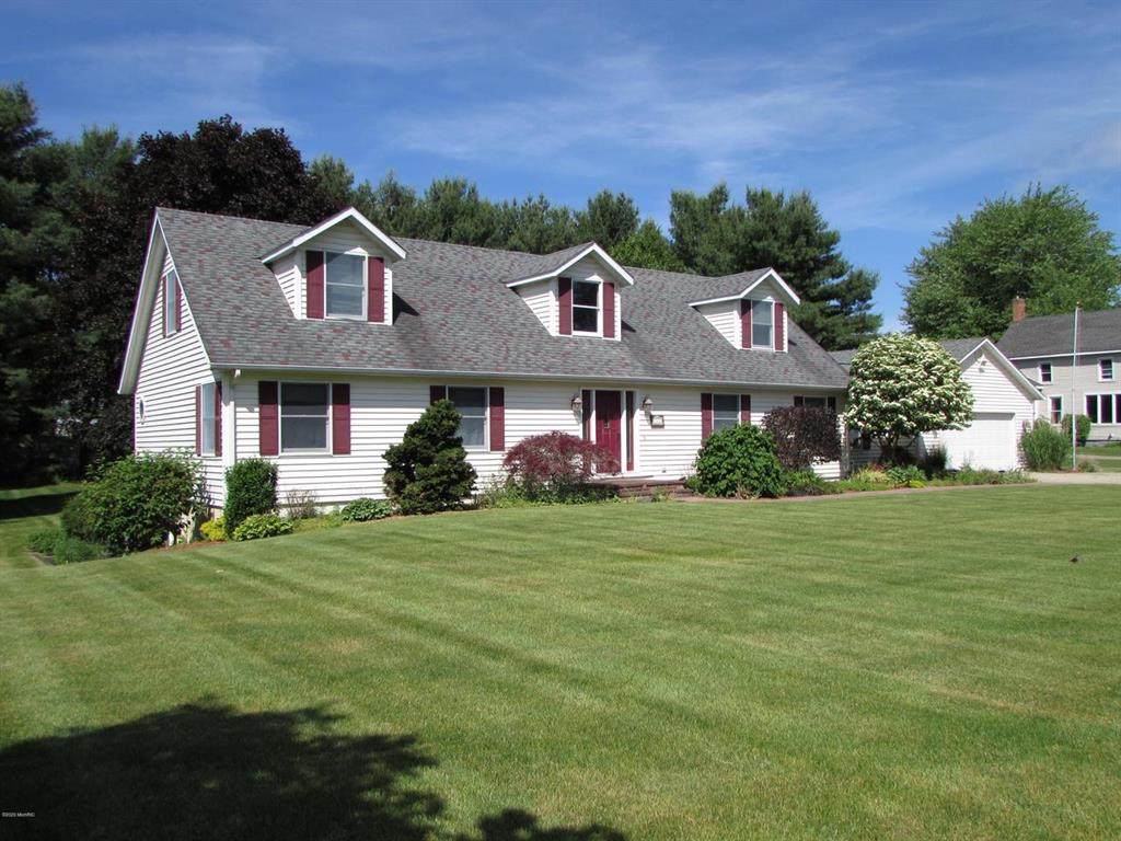 481 Grand St - Photo 1