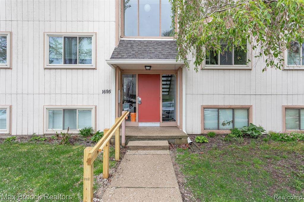 1695 Riverside Dr - Photo 1 1695 Riverside Dr - Photo 1