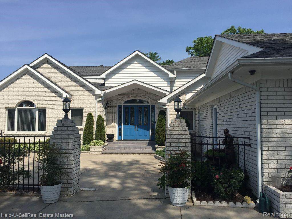 8827 Lakeshore - Photo 1