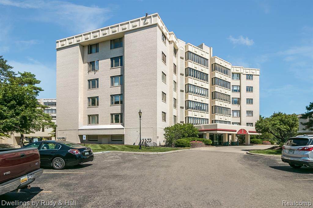 43000 12 OAKS CRESCENT DR APT 5033 - Photo 1