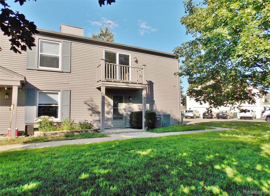 3011 Maplewood Court - Photo 1
