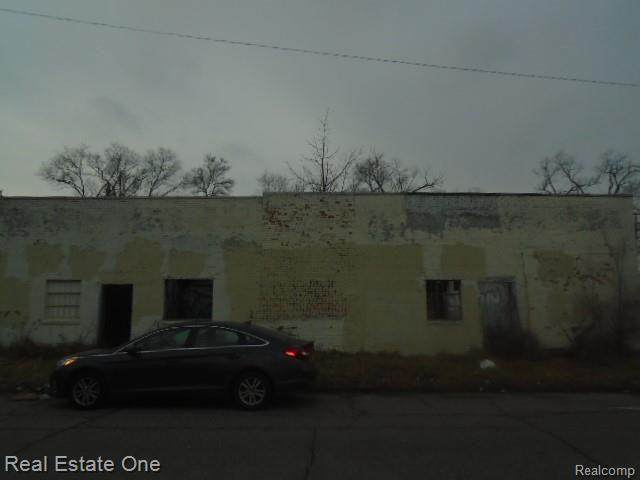 8817 Epworth - Photo 1