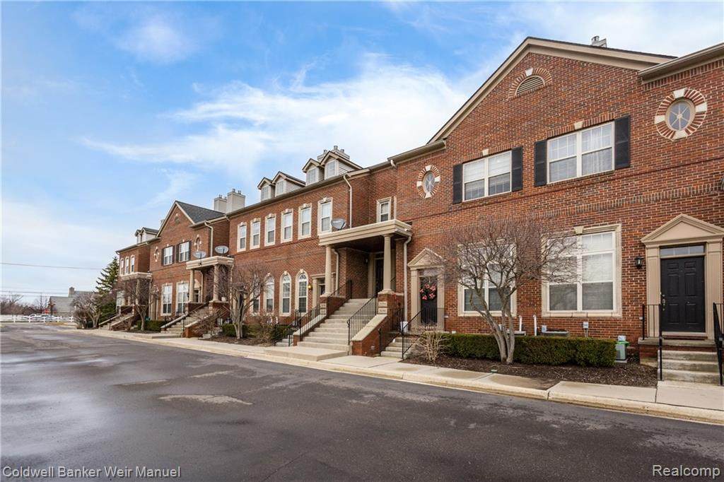 29394 Glen Oaks Blvd - Photo 1