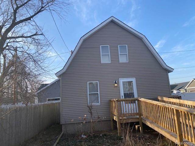 913 North Street - Photo 1