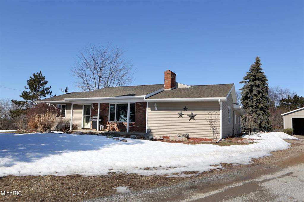 3141 Howard City-Edmore - Photo 1