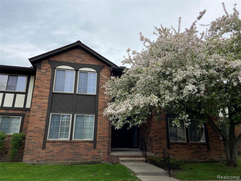 29199 Wellington Ct Apt 55 - Photo 1