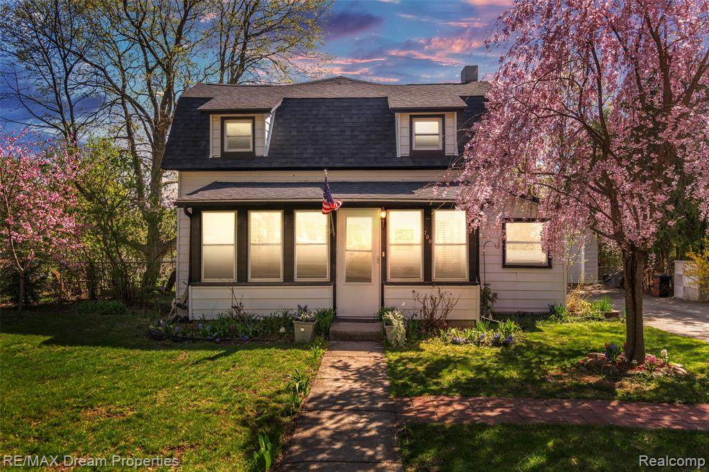 790 Carpenter Street - Photo 1