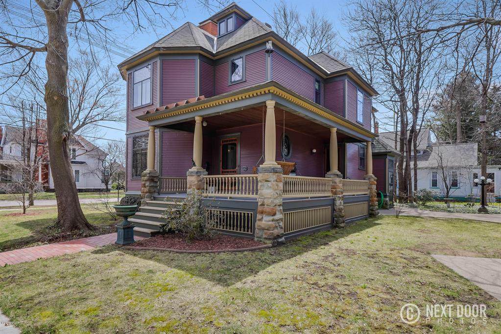 106 11th Street - Photo 1