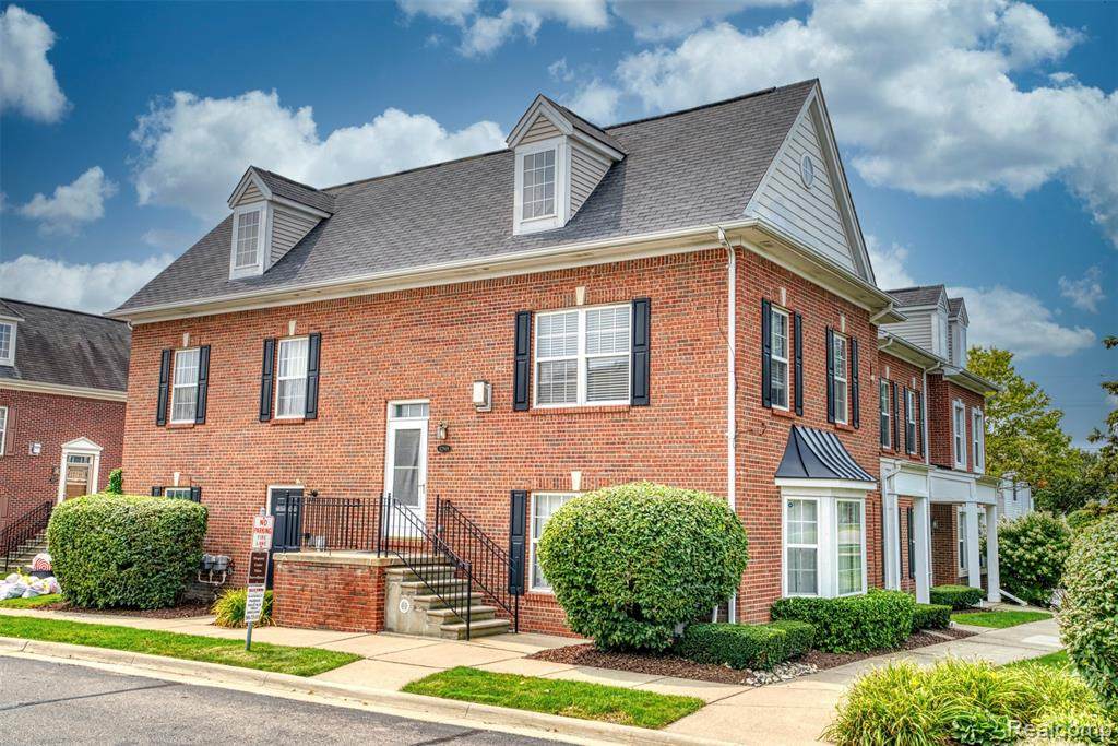 42969 Richmond Drive - Photo 1