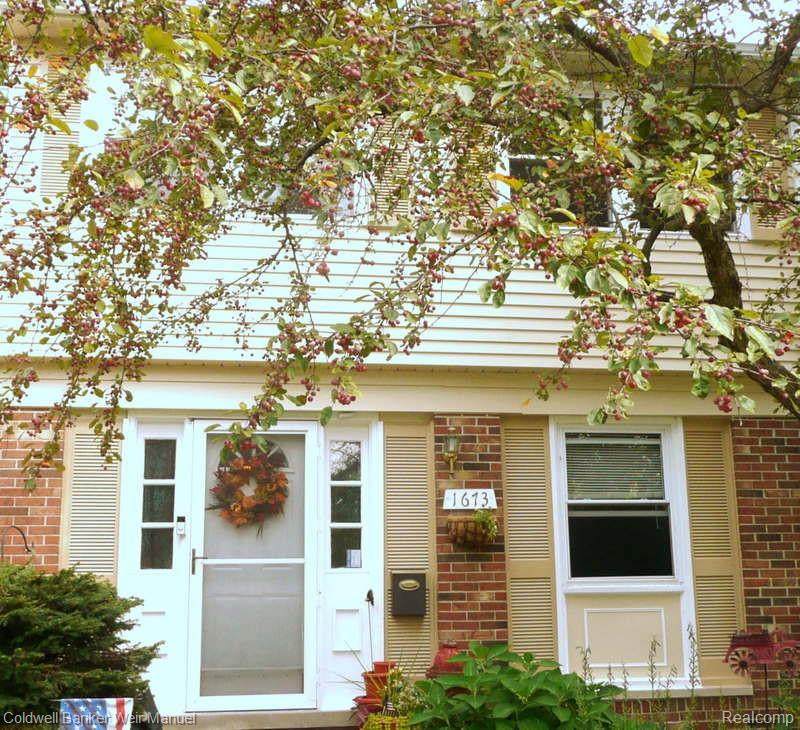 1673 Brentwood Drive - Photo 1