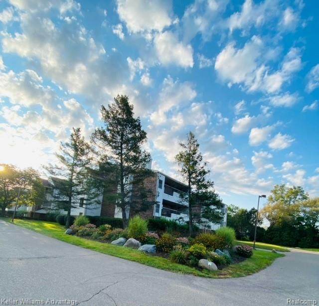 30450 Orchard Lake Rd - Photo 1