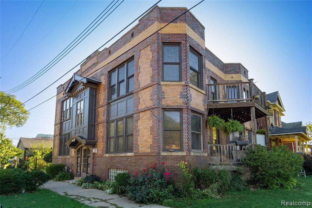 1545 Selden St # 10 - Photo 1