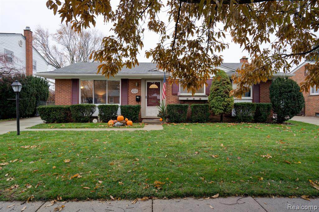 32933 Hees Street - Photo 1