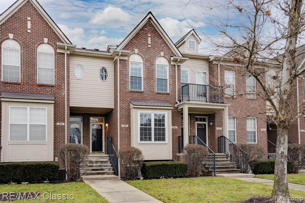 870 Summerfield Drive - Photo 1