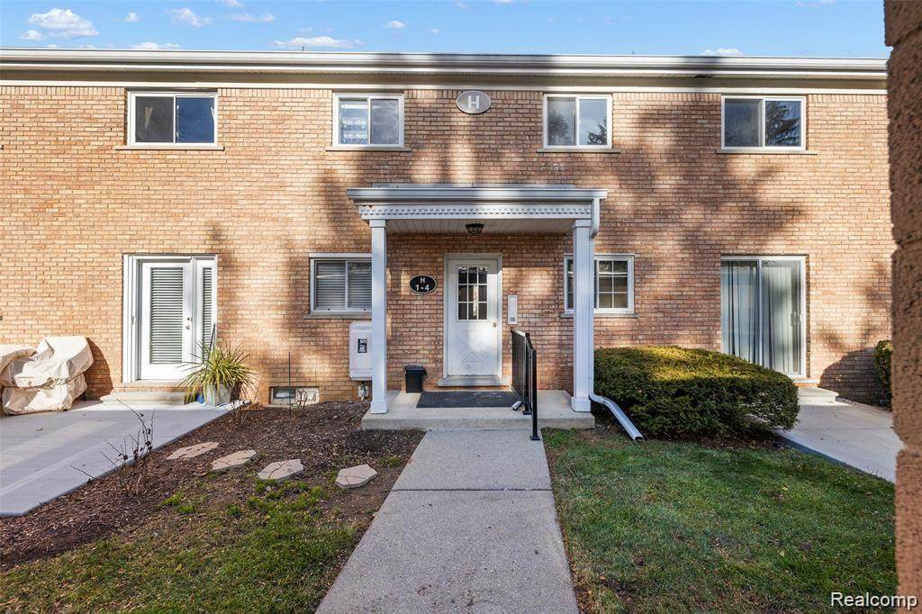 801 Long Lake Rd Apt H3 - Photo 1