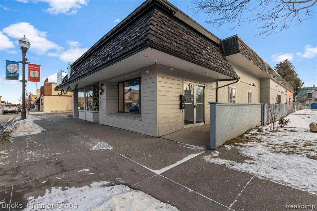 225 Michigan Avenue - Photo 1