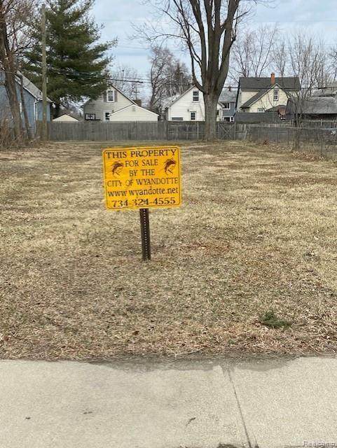 3439 11TH - Photo 1