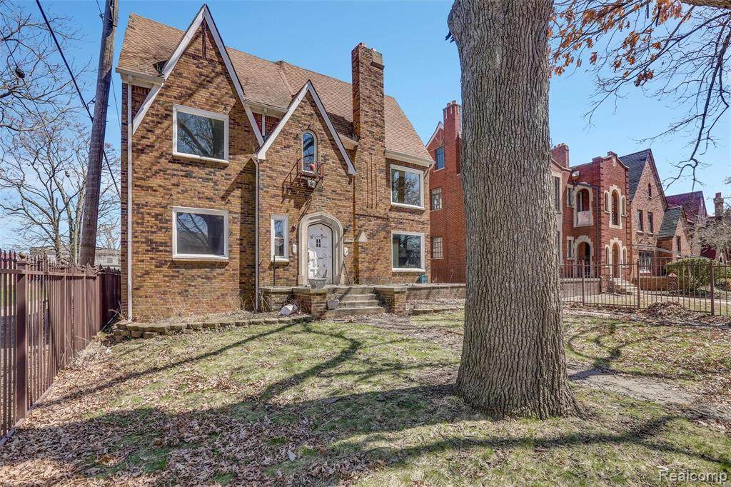 16920 La Salle Avenue - Photo 1