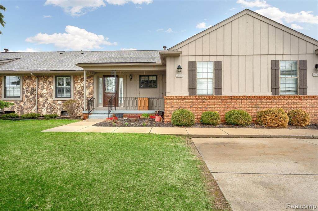 12489 Cambridge Boulevard - Photo 1
