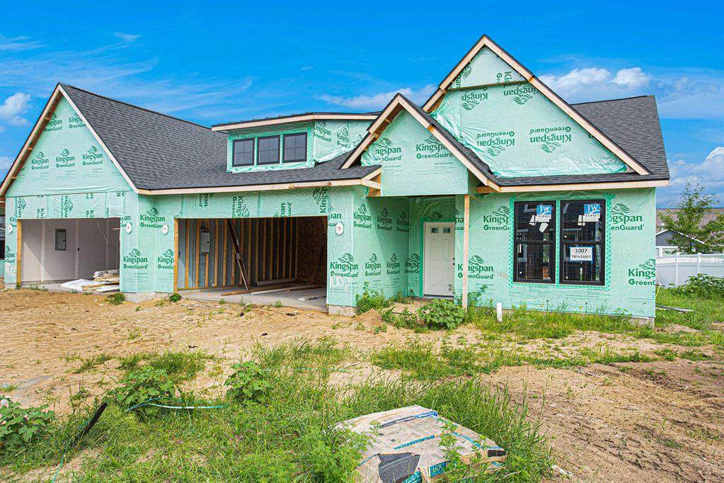1007 Cove Circle - Photo 1