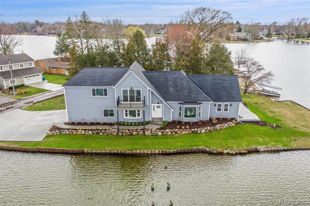 614 Island Drive - Photo 1