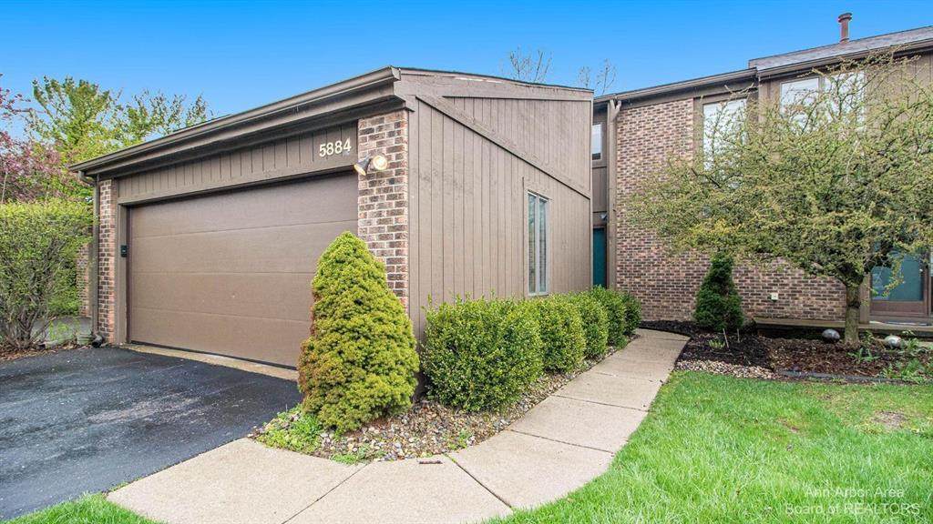 5884 Staghorn Drive - Photo 1