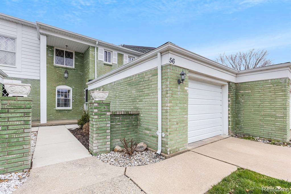 56 Stratford Lane - Photo 1