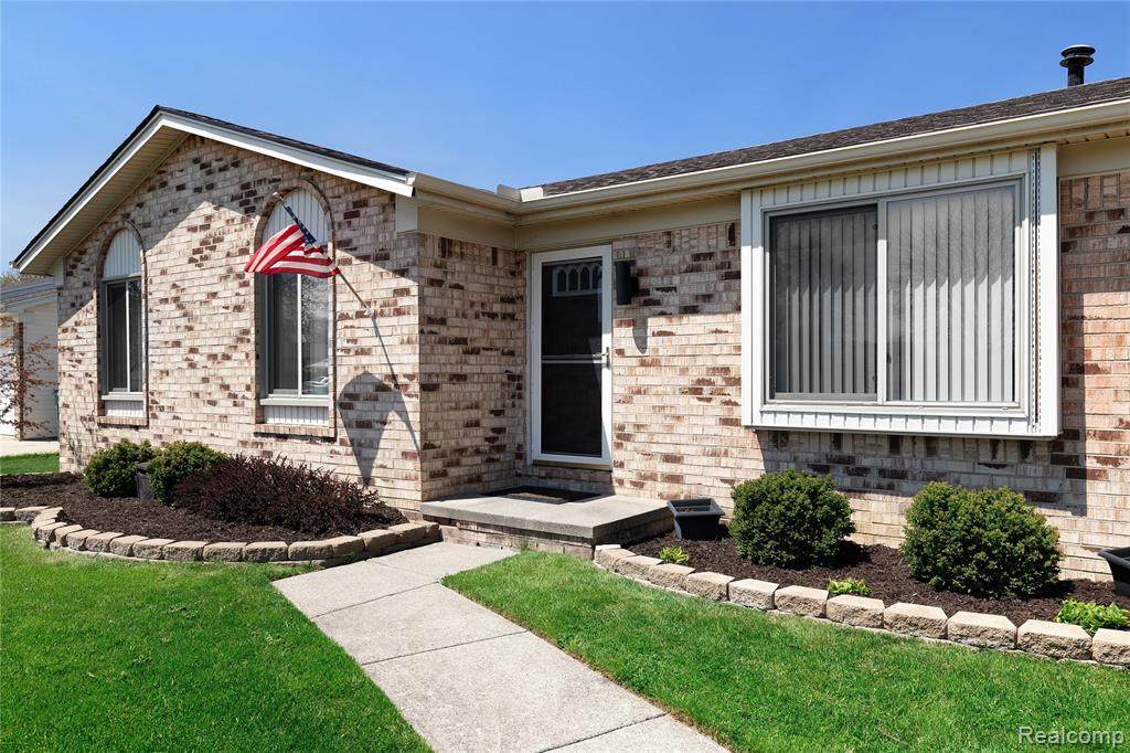 28779 Cromwell - Photo 1