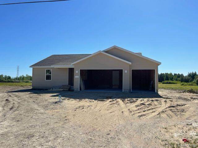 720 Range Rd - Photo 1