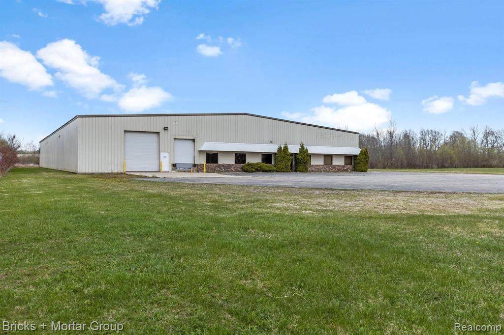 390 Riggs - Photo 1