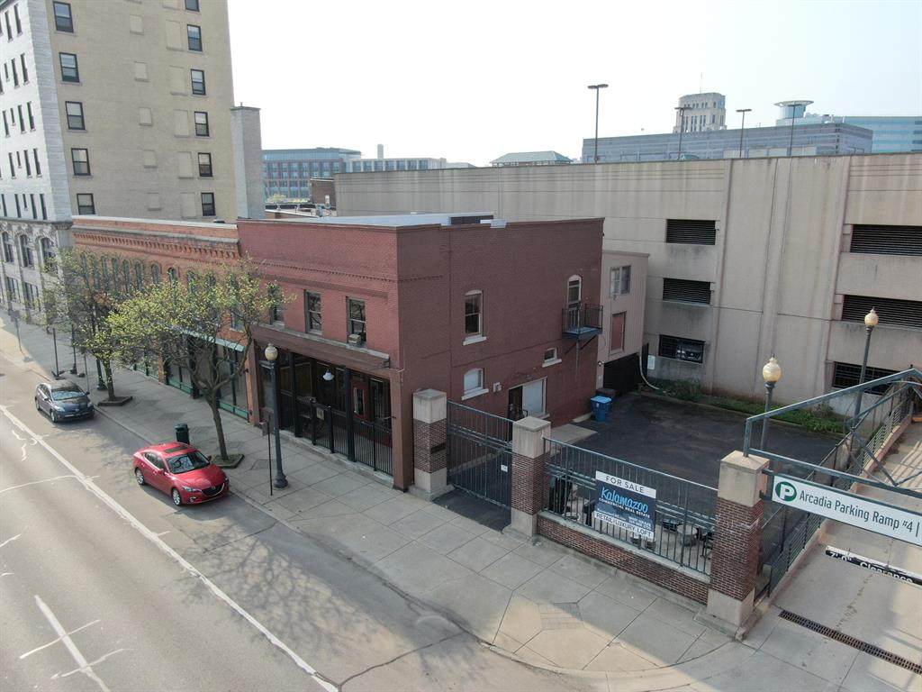 131 Kalamazoo Avenue - Photo 1