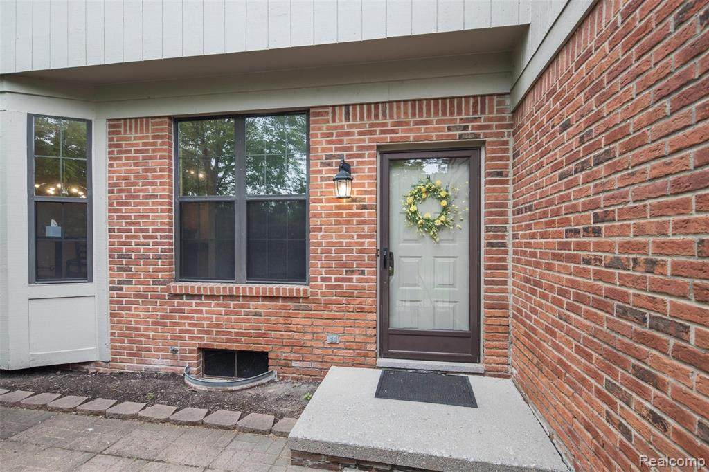 7486 Sheffield - Photo 1
