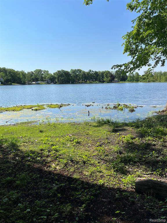 000 Lakeside Drive - Photo 1
