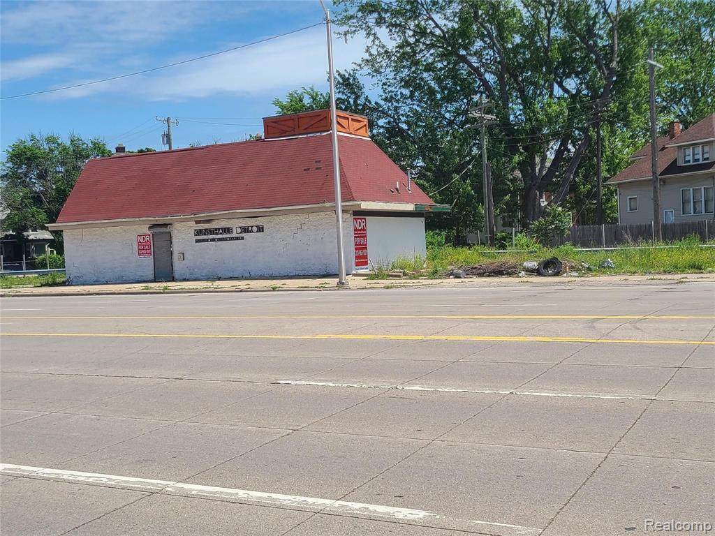 8200 Gratiot Avenue - Photo 1