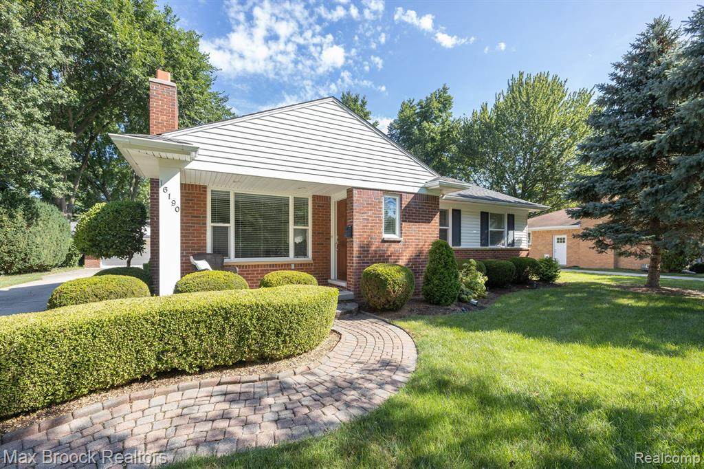 16190 Beechwood Avenue - Photo 1