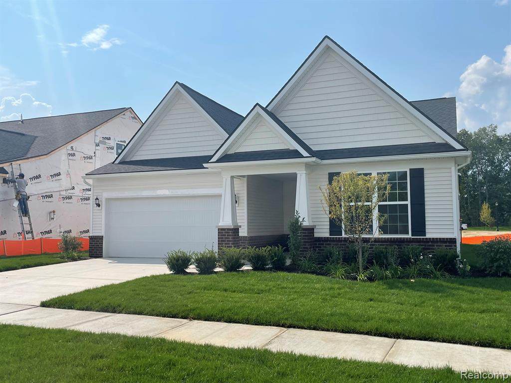 3327 Roslyn - Photo 1