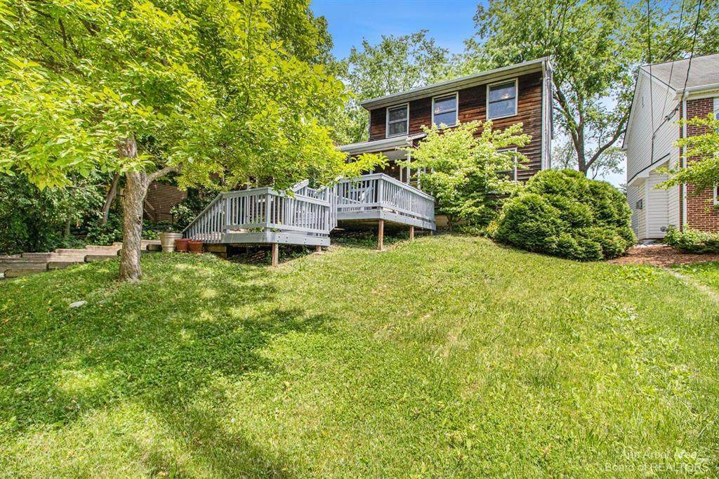 2535 Victoria Avenue - Photo 1