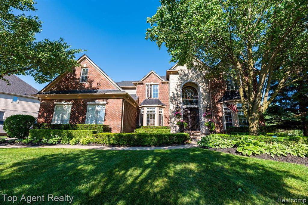 55200 Whispering Hills Drive - Photo 1