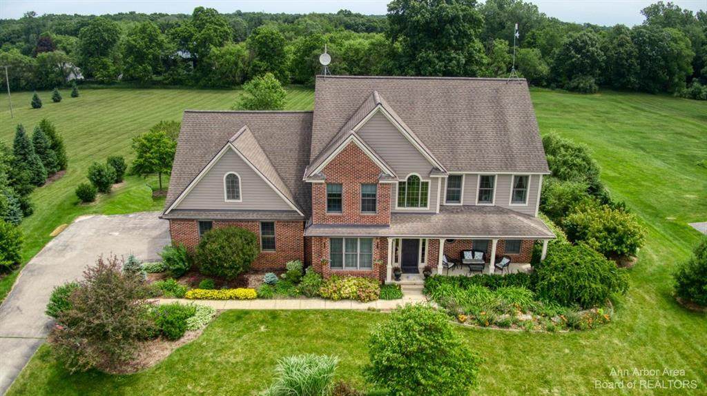 874 Pinecrest - Photo 1