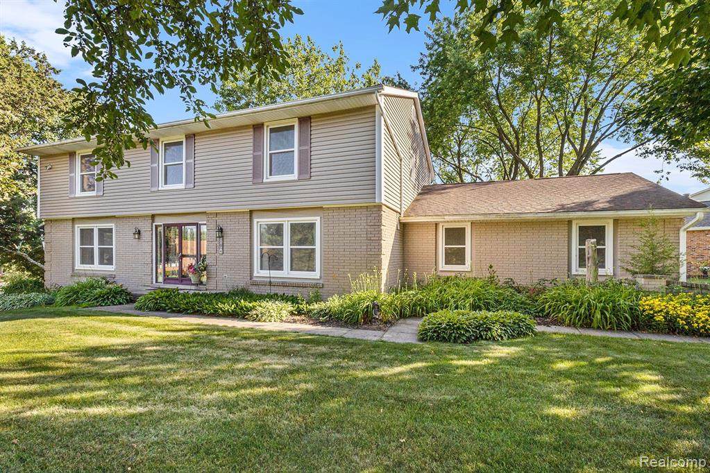 9072 Andrew Drive - Photo 1