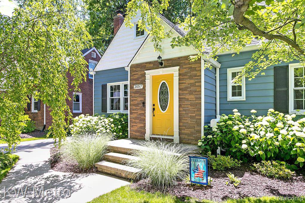 2057 Franklin Road - Photo 1