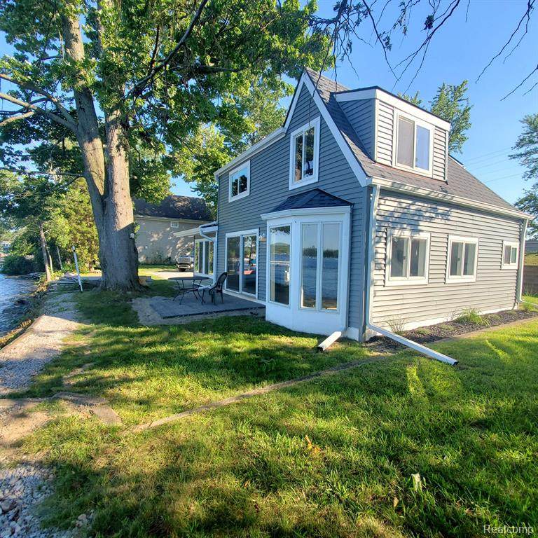 9388 Dexter Pinckney Road - Photo 1