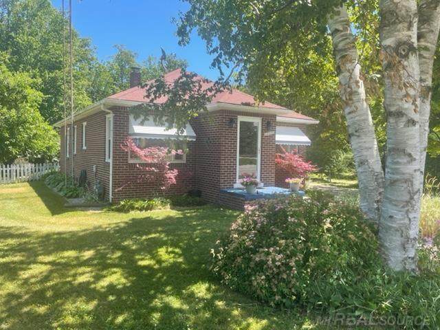 5097 Lakeshore - Photo 1